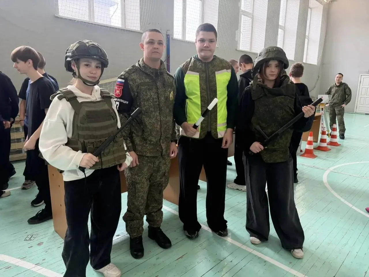 В преддверии Дня защитника Отечества в нашей школе прошёл особенный урок мужества. Инспекторы Военно