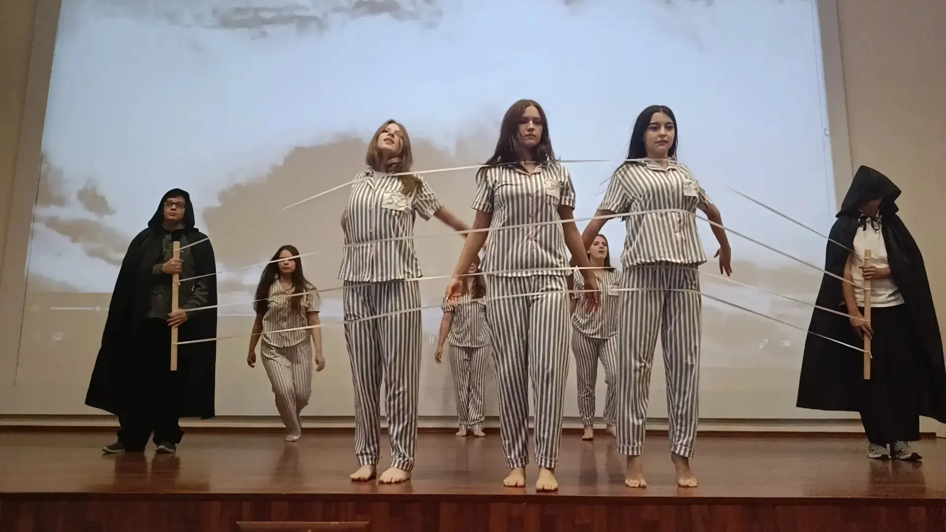 🎤✨ Сегодня в нашей школе состоялся 🌟 Конкурс инсценированной военно-патриотической песни "Фронтовое 