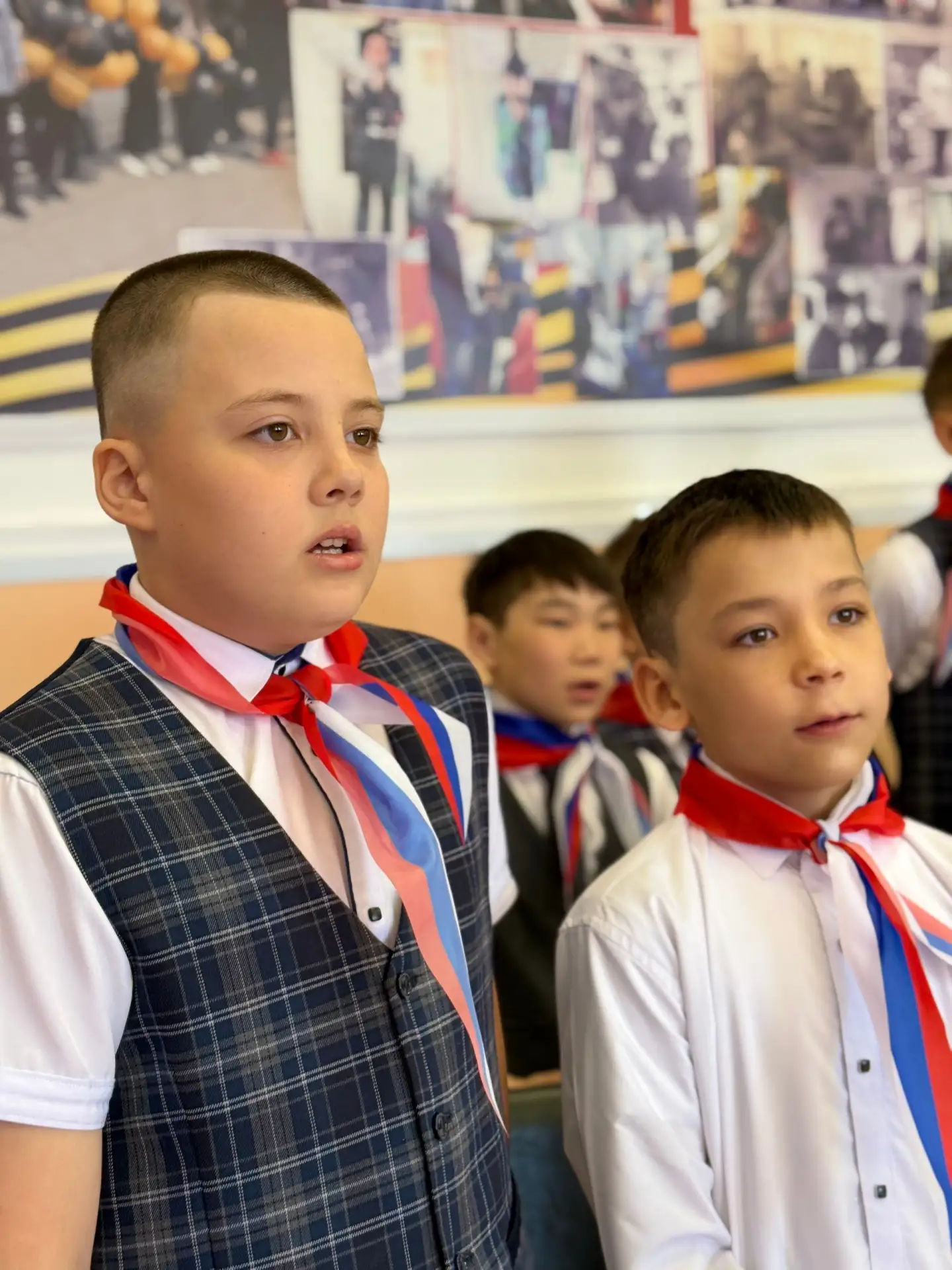 🎓 22 мая 2026 года настал волнующий миг прощания 4-х классов со школой! 🎓