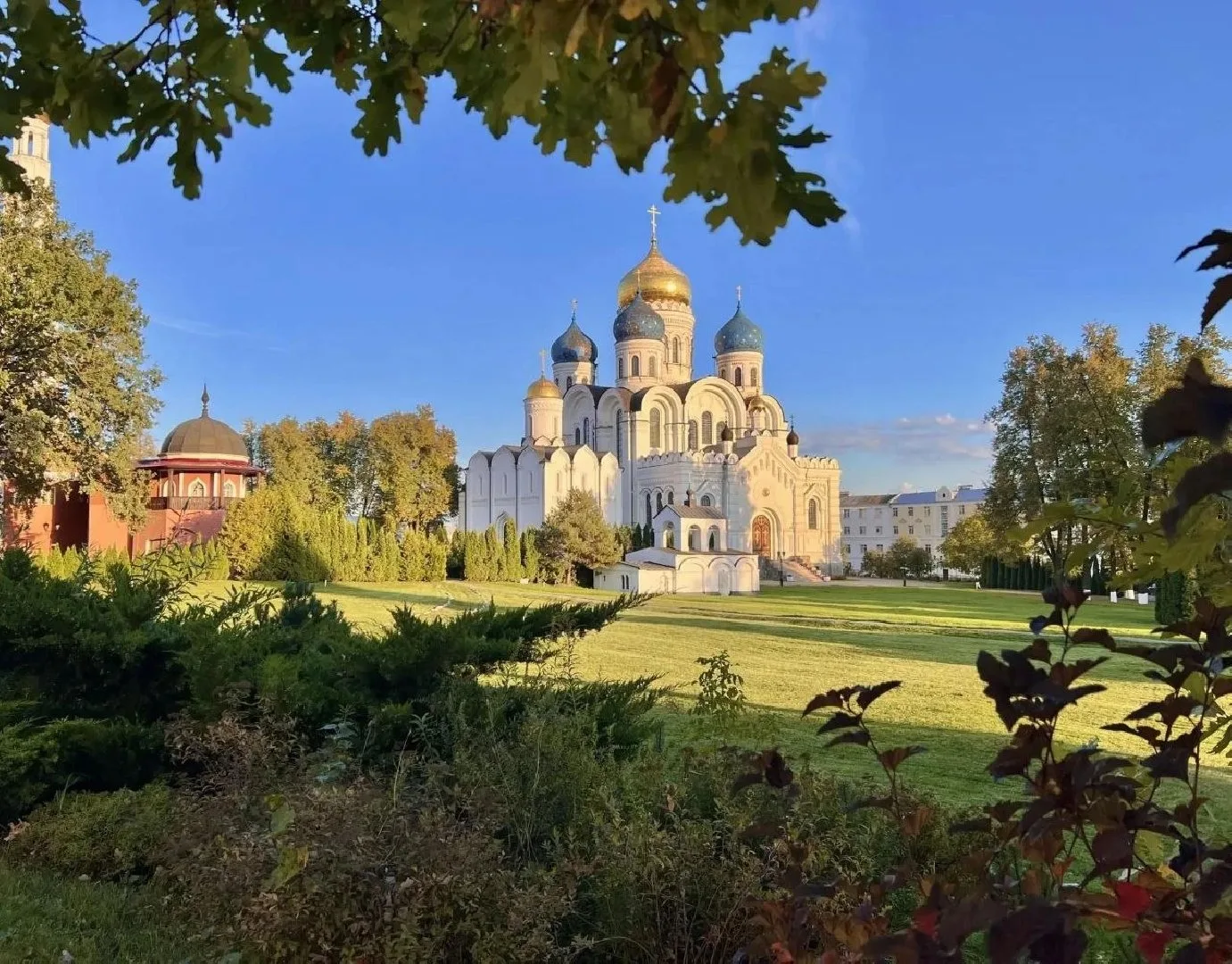 Осенняя красотища в Николо-Угрешском монастыре 🥰