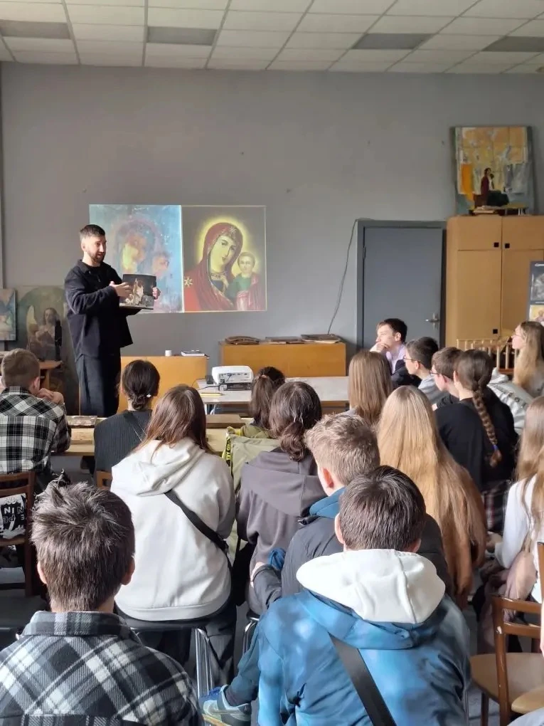✨ Вдохновляющее будущее: 8-я параллель на профориентации в Инженерной школе одежды! ✨  Сегодня обуча