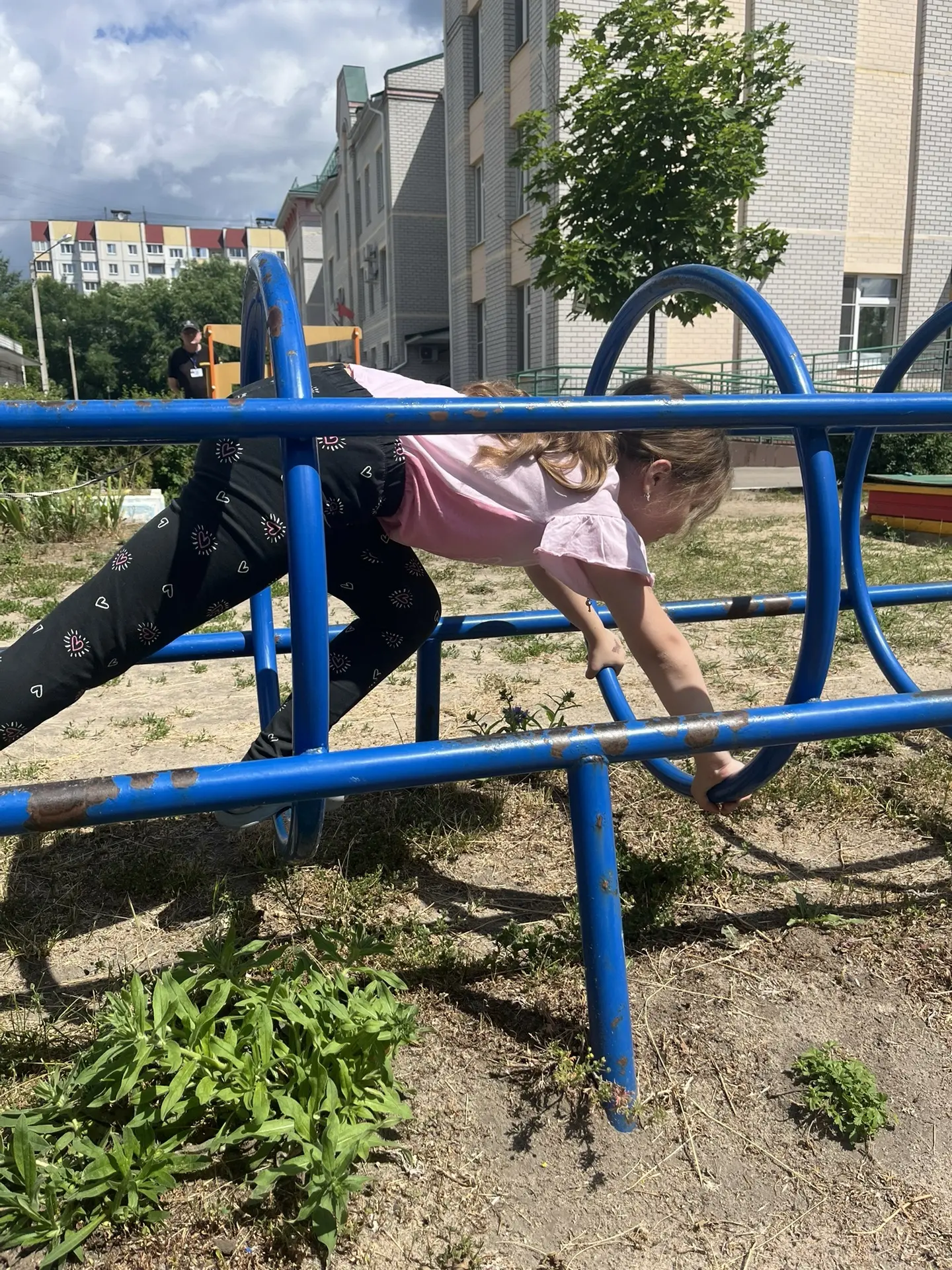Сегодня в саду прошёл  день эстафет и квест-игр, на уличных площадках было особенно радостно! 👟🔥
Д