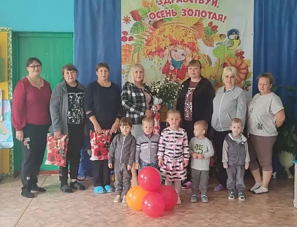 В преддверии Дня дошкольного работника заведующая  СДК с. Ханеневка 1-ая поздравила кол...