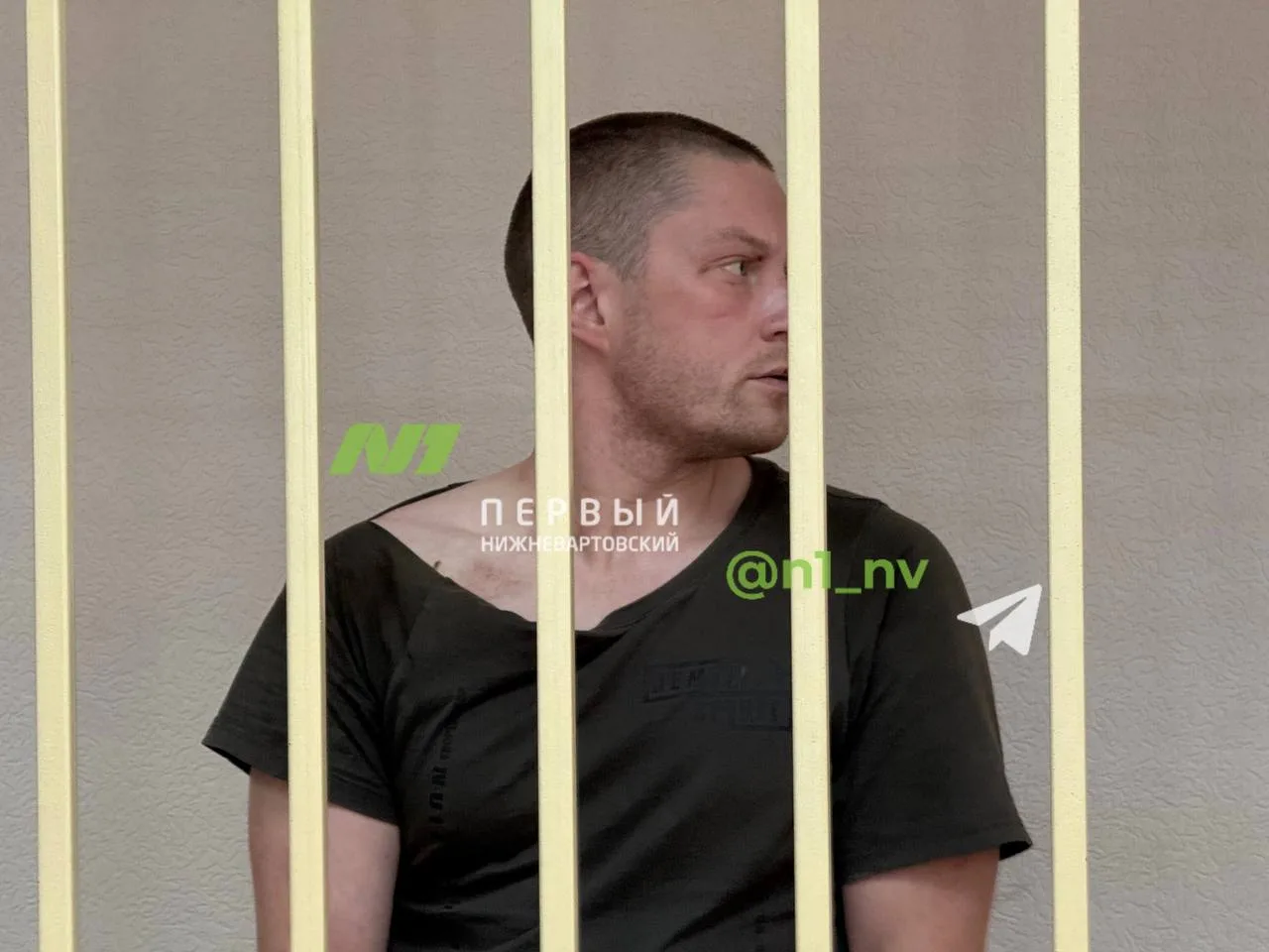 Это водитель, по вине которого погиб молодой парень в страшной аварии на Ленина.

Прямо сейчас суд р