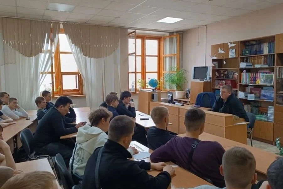 Участник СВО завершает обучение в Ангарском автотранспортном техникуме

▶ Студент Ангарского автотра