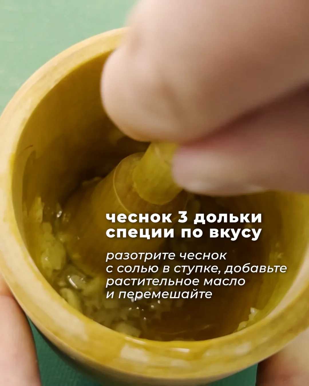 Необычный способ запечь курицу 🍗  Мясо получается очень сочным внутри, а сверху — аппетитная румяная