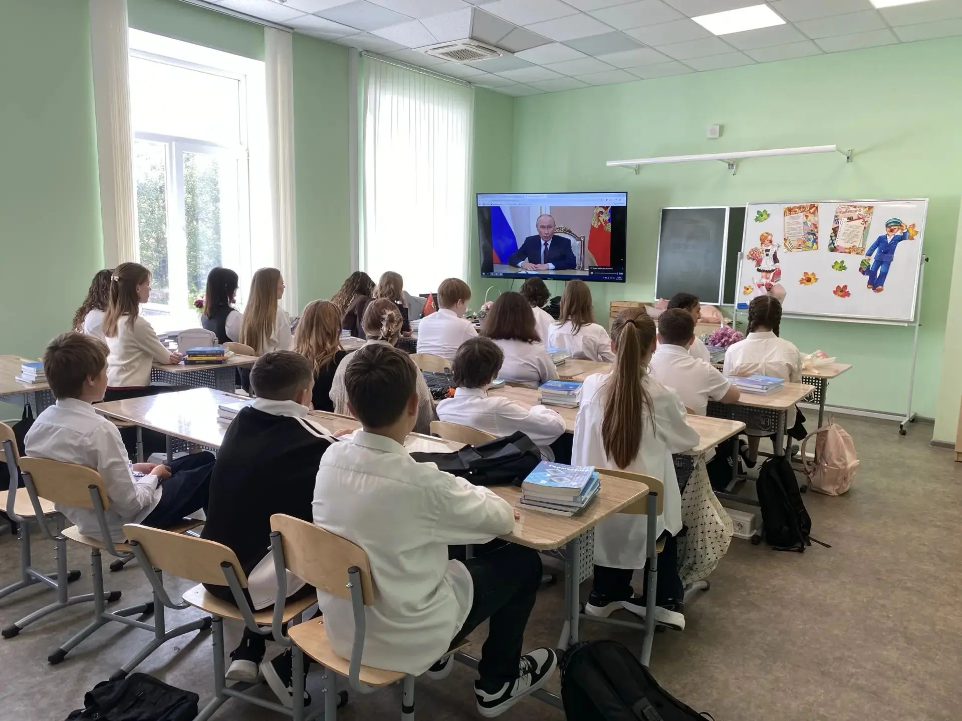 Сегодня прошло первое занятие «Разговоры о важном» на тему «День знаний».