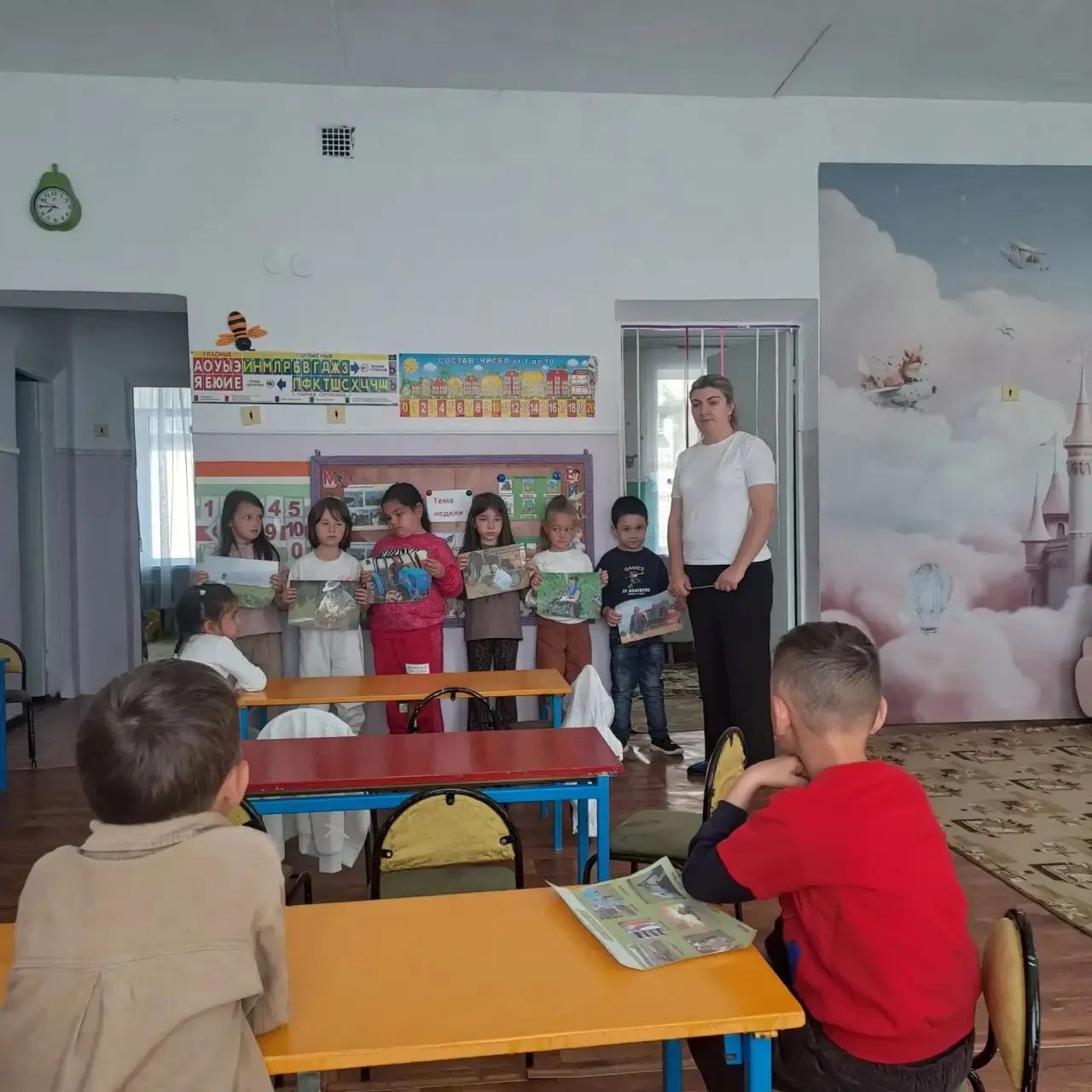 🥳В группе «Золушка» прошло познавательное занятие по ФЦКМ, посвящённое профессиям рабо...