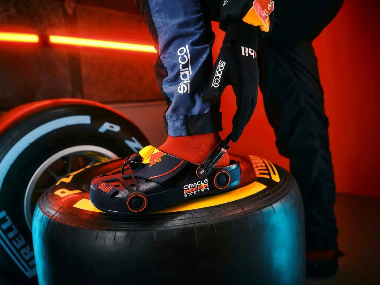 Red Bull Racing и Crocs: болид Формулы‑1 теперь можно… носить!

За несколько дней до Гран‑при Канады