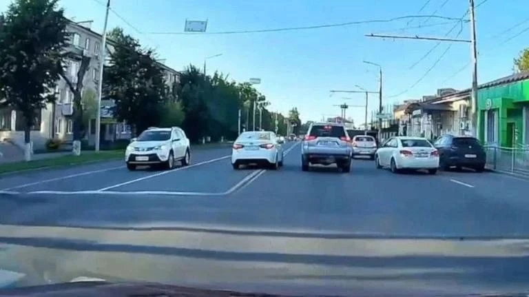 В Брянске по видео из соцсетей оштрафовали водителя за выезд на встречку

Инцидент произошёл 15 июля