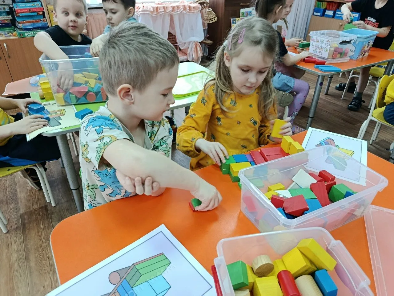 Уважаемые гости страницы напишите пожалуйста, каким видом конструктора пользовались дети?
Конструиро