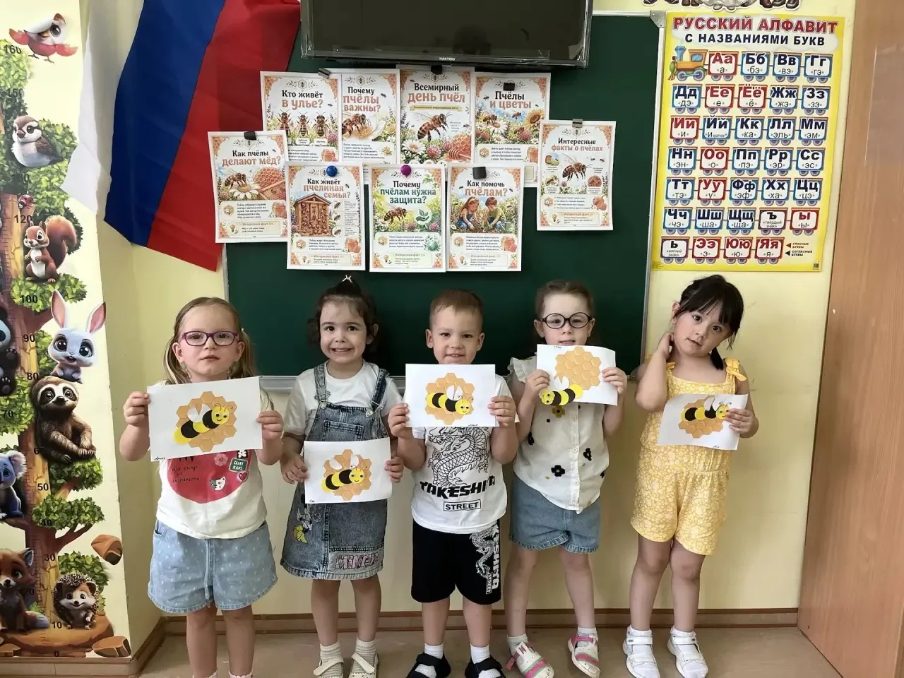 Жу-жу-жу! Празднуем Всемирный день пчёл в «Улыбке»!🐝🌼✨  Сегодня, 20 мая, наши воспитанники погрузили