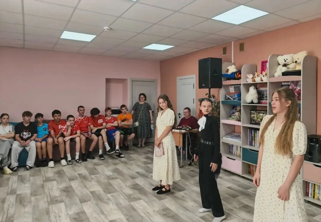 🐱«Кошачий переполох» в «Зеркале»: артисты и волшебство для юных зрителей