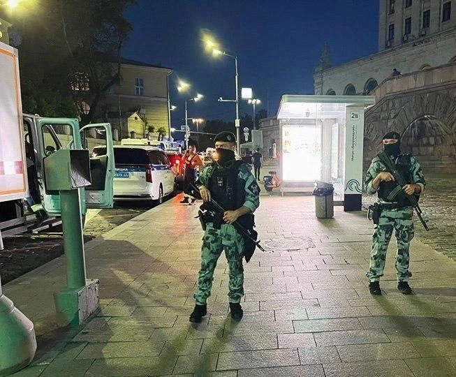 ТЕРАКТ НА САДОВОМ - ТЫЛА БОЛЬШЕ НЕТ:

Официально: на Кудринской площади совершен теракт, бытовая вер