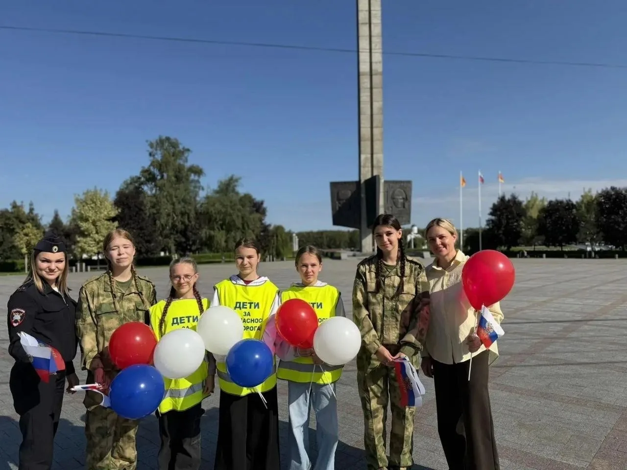 🇷🇺В Твери сотрудники Госавтоинспекции и отряд ЮИД СОШ № 16 присоединились ко Всеросси...