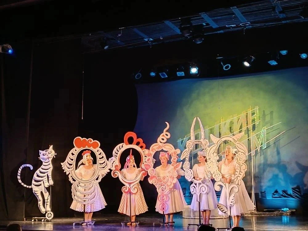"ВНЕШКОЛЬНЫЕ МЕРОПРИЯТИЯ"🎭🏛🎬🎪  24 апреля в начальной школе был день театра. Ребята 1-А (кл.рук. Суга