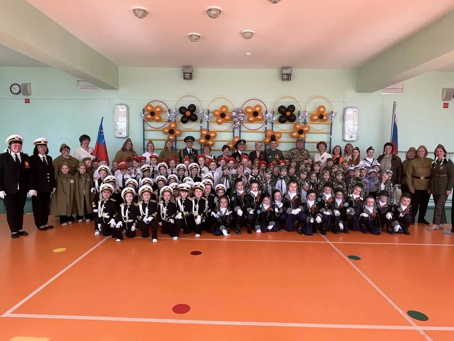 В нашем детском саду состоялся традиционный торжественный парад посвящённый 81 годовщин...