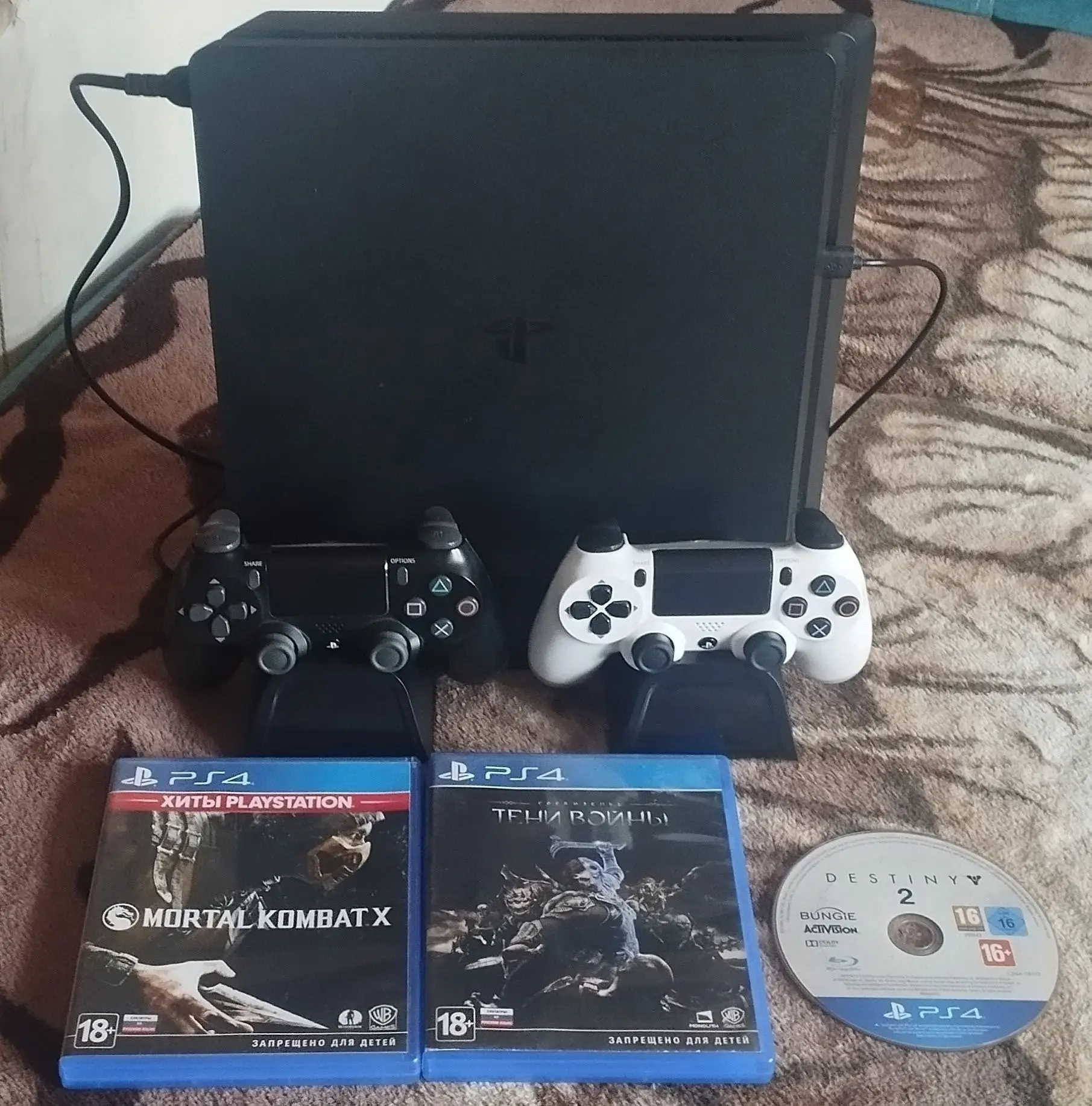 Продам Playstation 4 slim 1tb два джойстика,охлаждающая подставка,3 диска и две игры на...