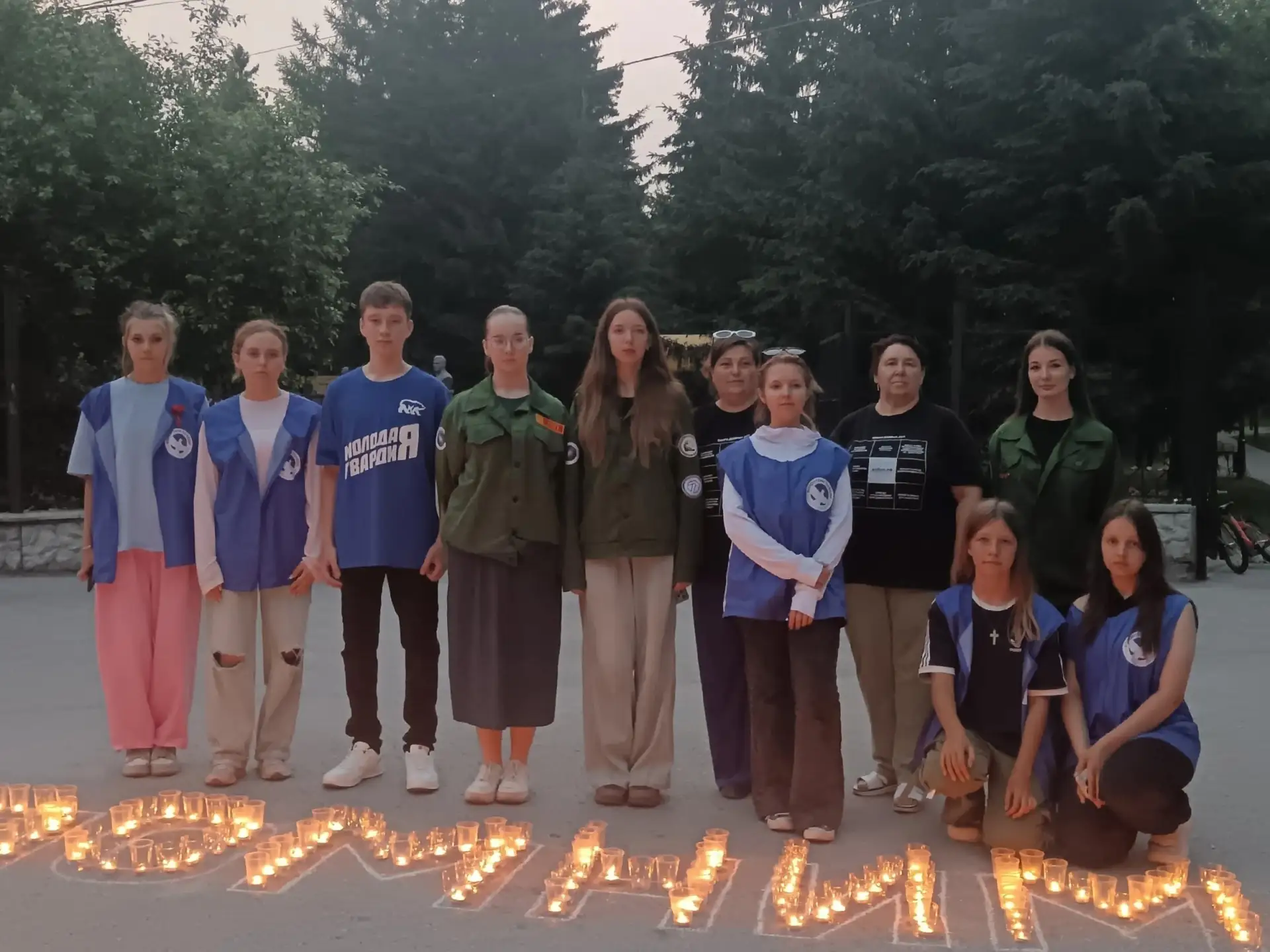 🕯22 июня на площади Ордынского РДК прошла международная акция "Огненные картины войны".

Участники 