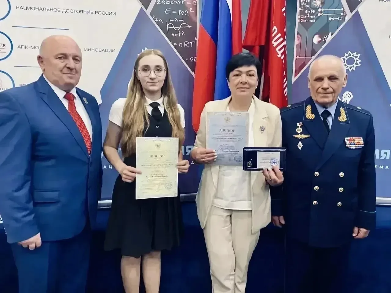 Ученица школы № 16 удостоена диплома 1-й степени на всероссийском конкурсе👩‍🎓  📍С 19 по 21 мая в Мос