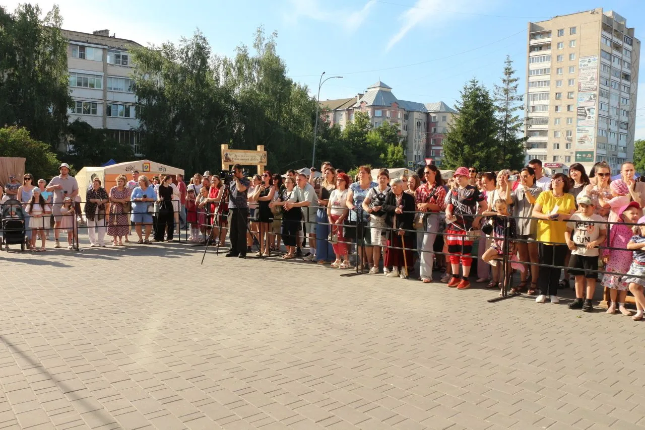 Сегодня на площади у Центра «Алиса» прошло яркое праздничное мероприятие, посвященное Д...