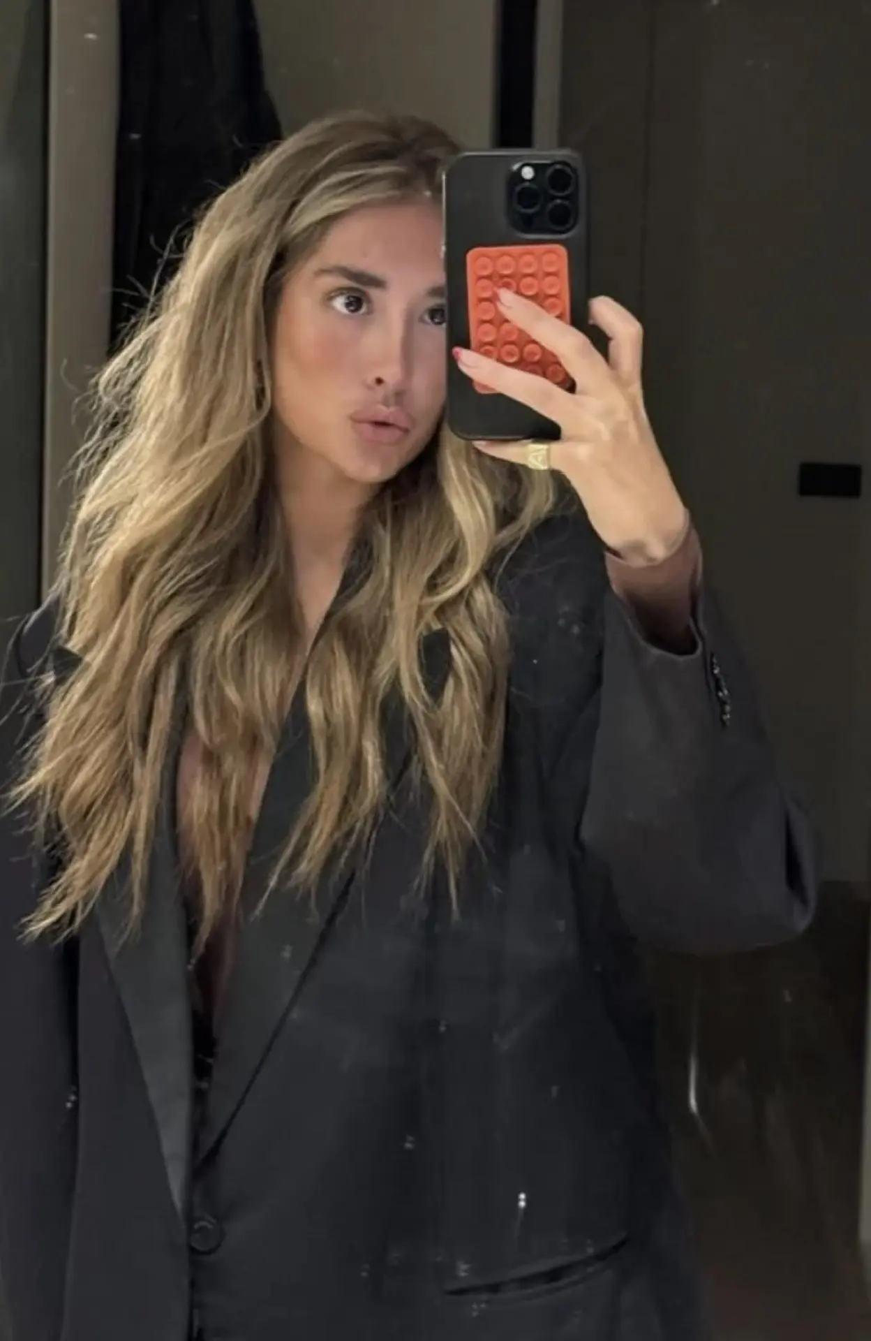 очень люблю этот вариант укладки, потому что это во-первых, классно выглядит, во-вторых...
