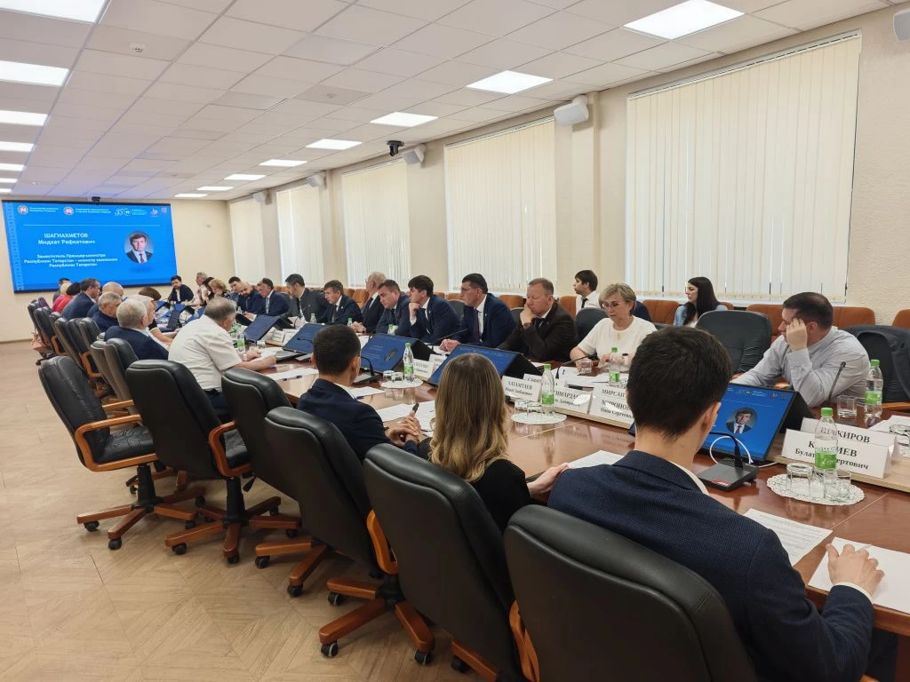 🗓️ Рабочая неделя началась с вопросов развития промышленности. 

✅ В Казани прошло совещание по реа