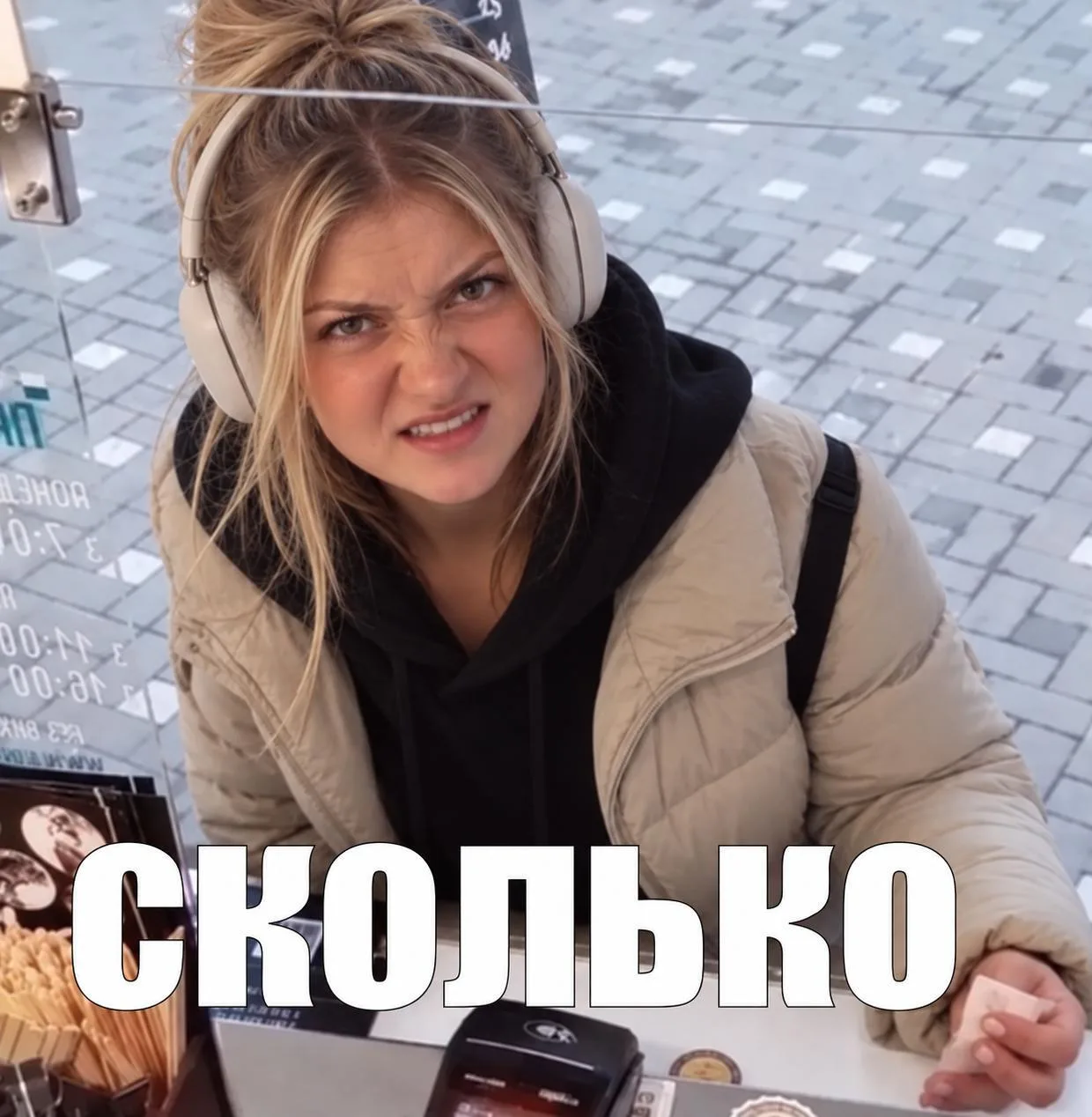 Молодёжь в России массово теряет слух из-за наушников на максимальной громкости.
