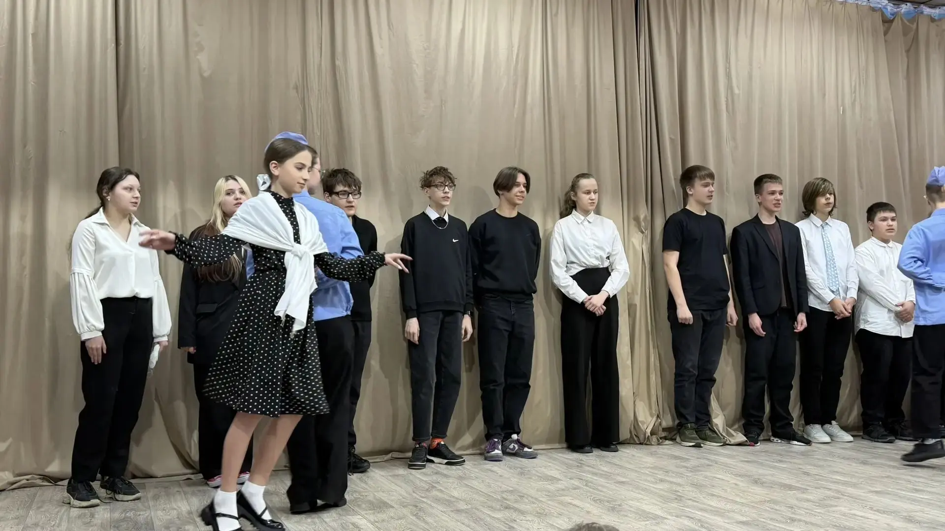Школьный фестиваль музыкально-литературной композиции «Голос Памяти» прошёл среди 5-11 классов. «Гол