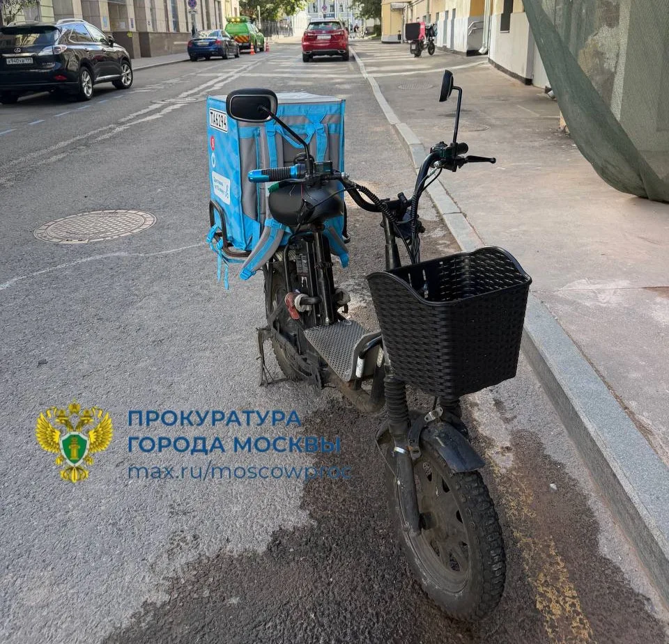 Утром 22 августа в Большом Головином переулке курьер, передвигавшийся на электровелосип...
