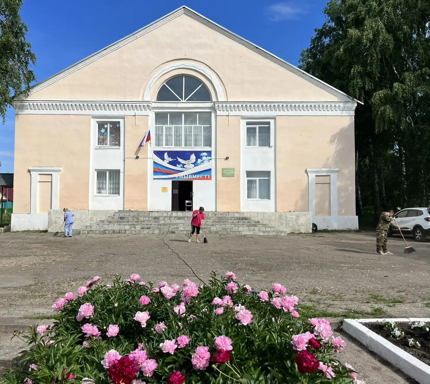 ✨️✨️ПОРЯДОК НА ПЛОЩАДИ, КРАСОТА НА КЛУМБАХ!