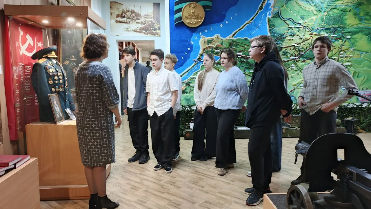 🎉 В преддверии Нового Года учащиеся 9 классов нашей школы провели увлекательные дни, посещая открыты