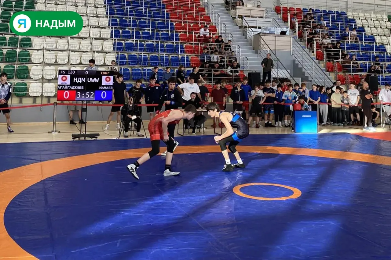 🤼‍♂ Надымские борцы — сильнейшие в округе! Команда завоевала золото общекомандного зачёта