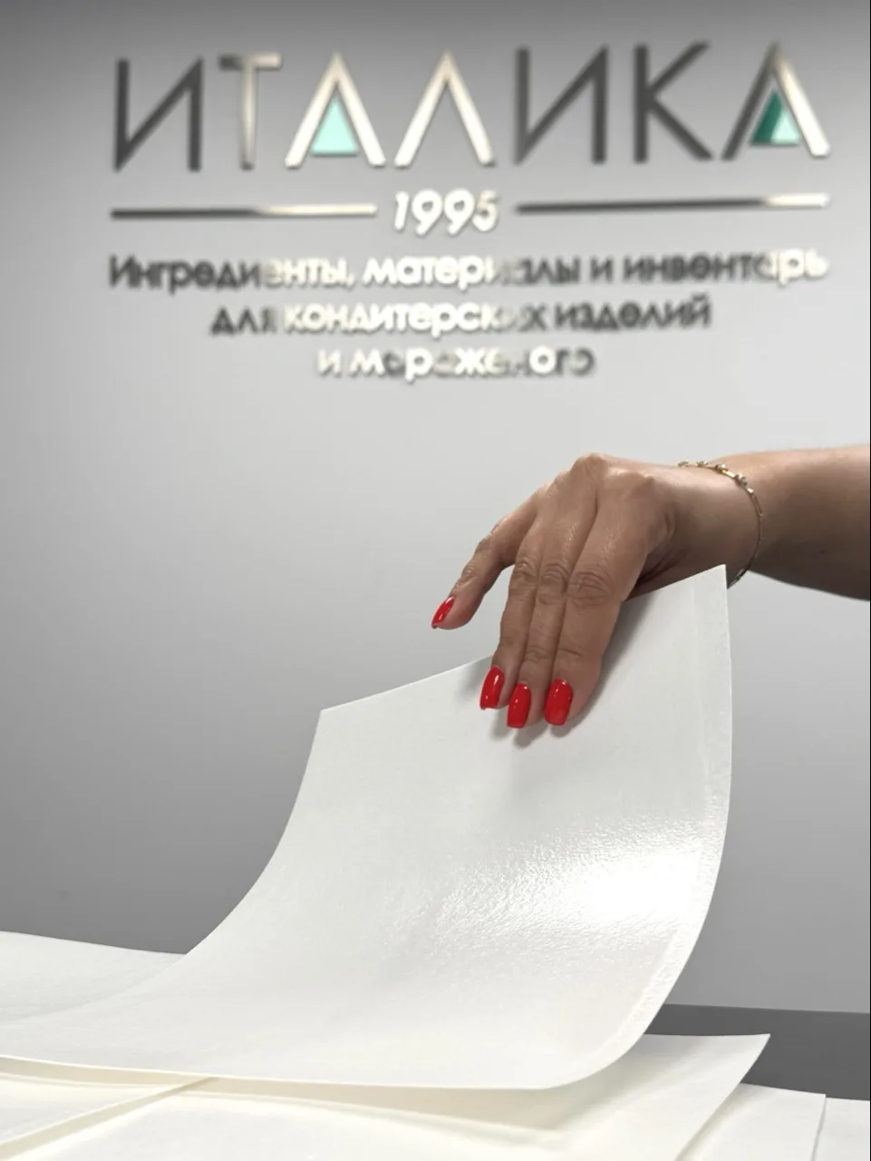 Тут всё, что вы хотели знать о съедобной вафельной бумаге, но боялись съесть 😉