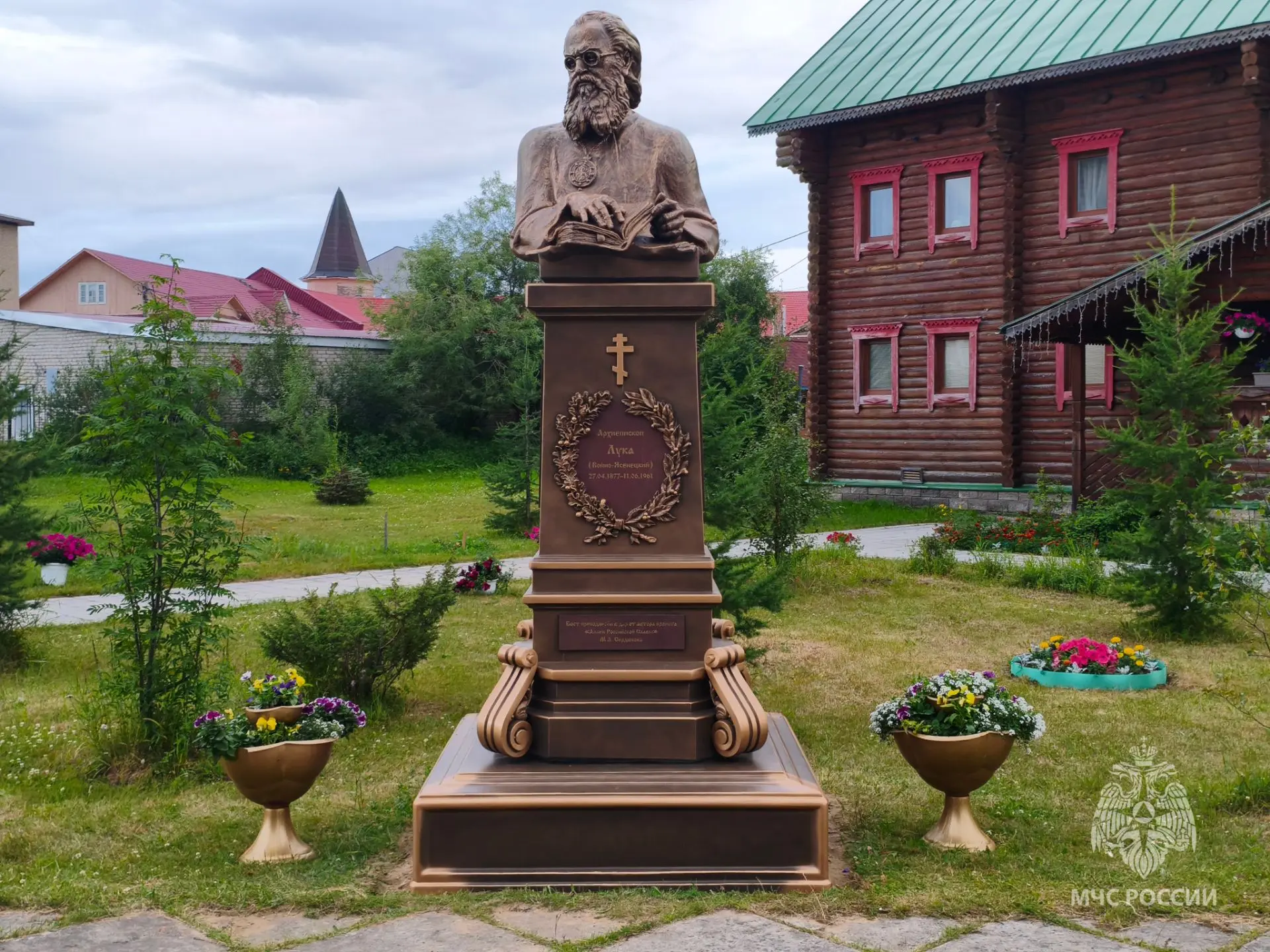 🕊️ В Нарьян-Маре открыли памятник святителю Луке Крымскому

В окружной столице состоялась торжестве