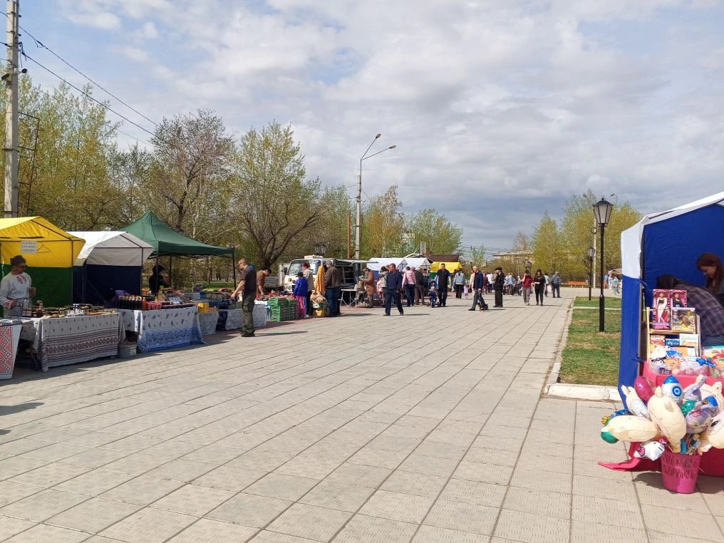 🎉На площади Труда в Чите сегодня многолюдно. Всё потому, что через несколько минут здесь начнётся пр