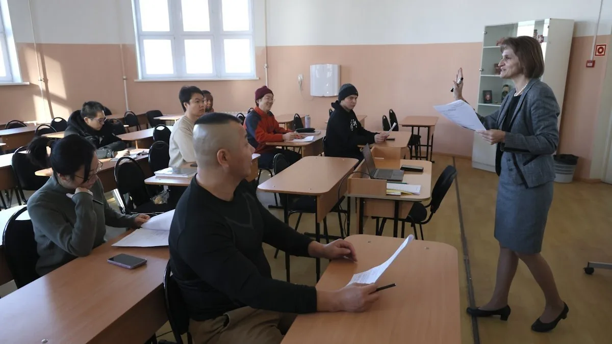 В ХМАО предложили эксперимент по обязательной адаптации мигрантов