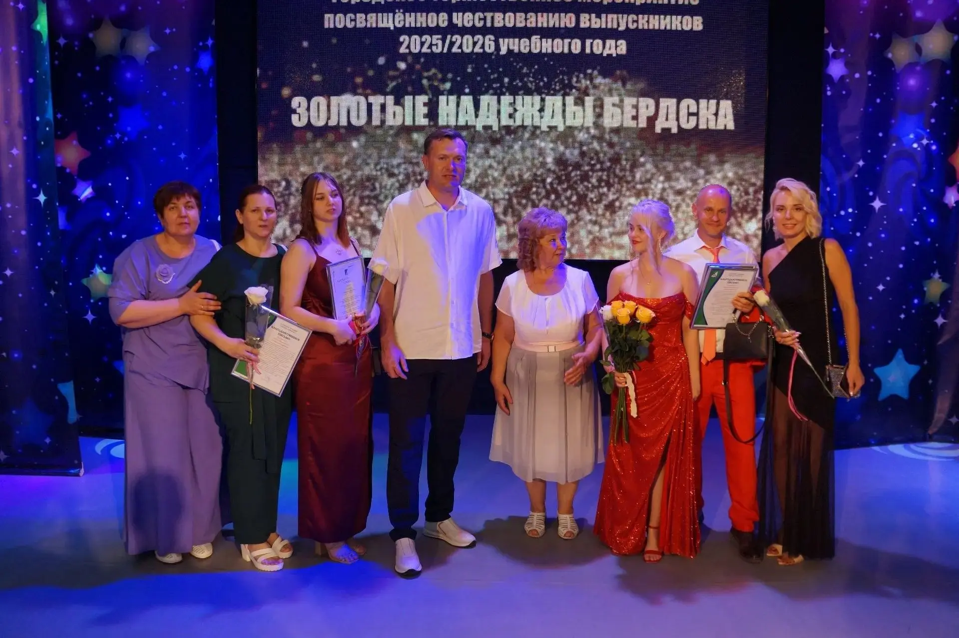 ✨ Наши звёздочки на «Золотых надеждах Бердска»! ✨
30 июня на торжественном приёме чествовали лучших 