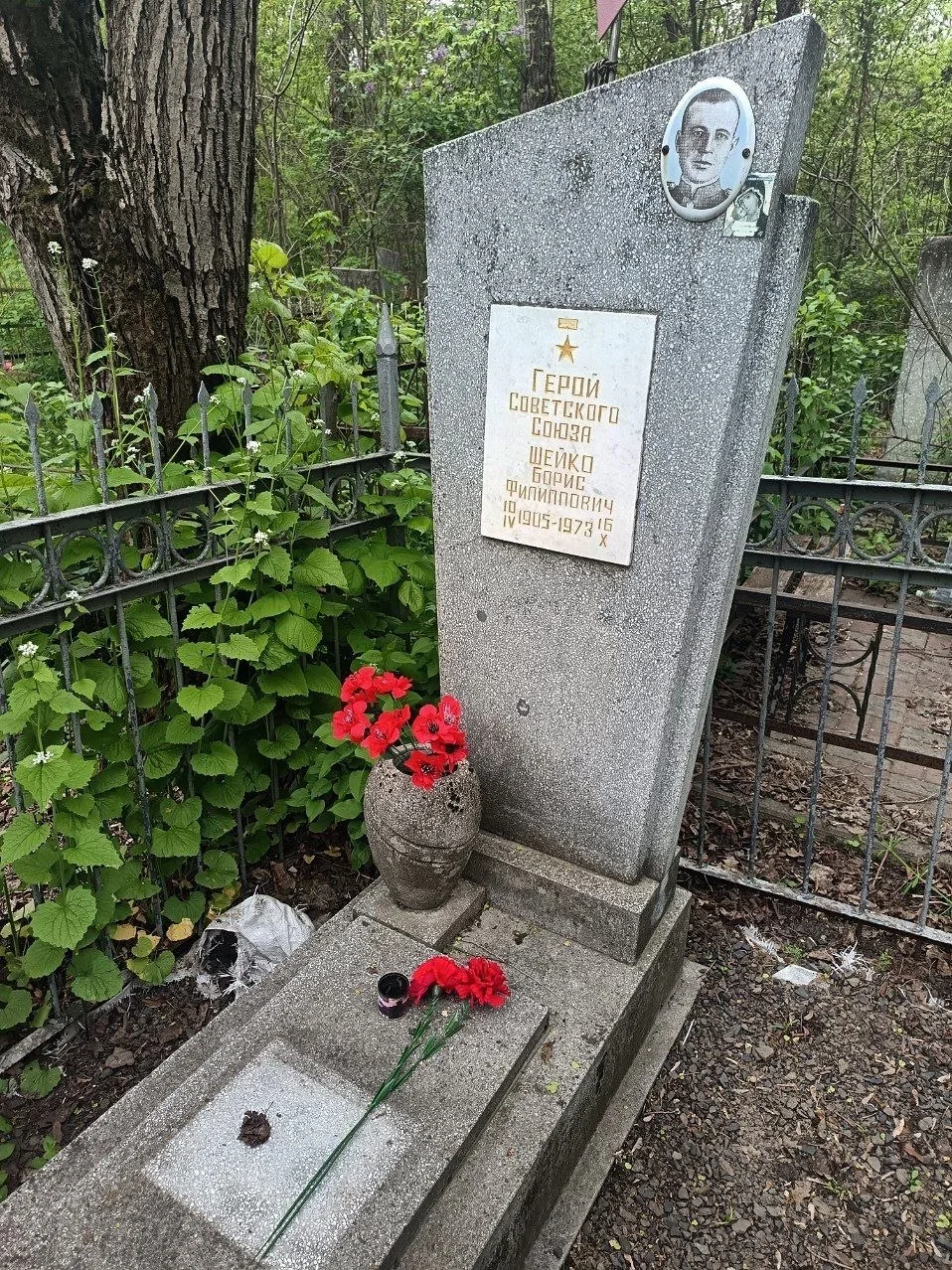 Силами участников проекта «Патриот.Поколение» было организовано торжественное возложени...