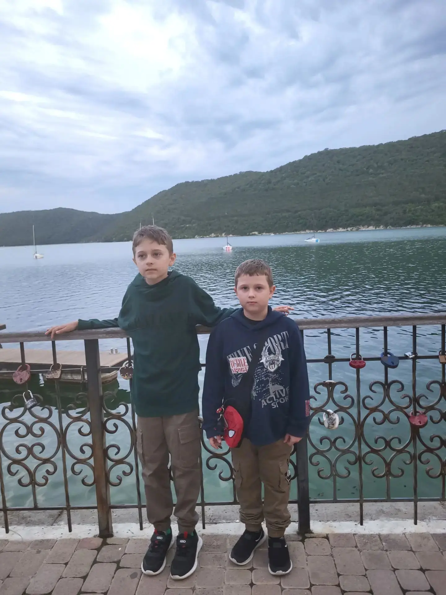 Влад с удовольствием проводит время с братом. Самым родным и близким.

Мероприятие проходит в рамках