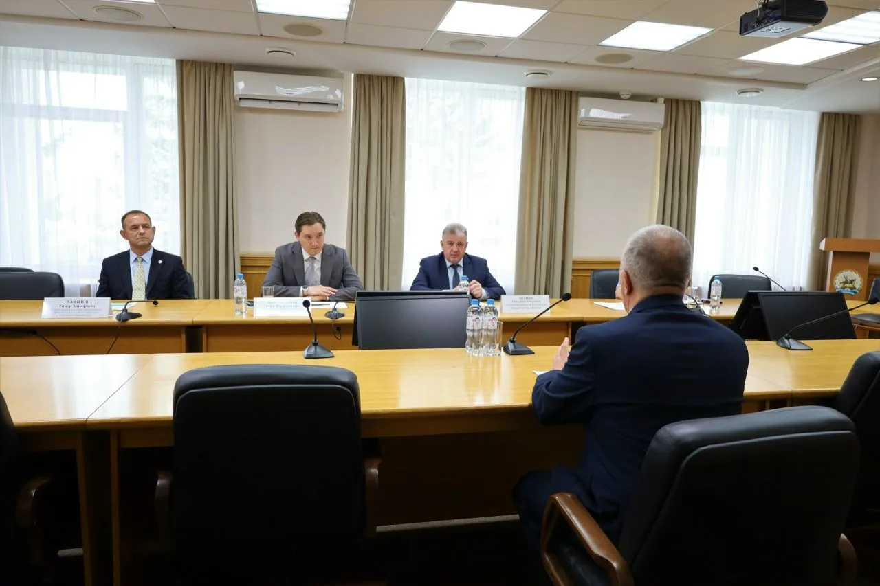 Главный федеральный инспектор по РБ Александр Окатьев посетил Стерлитамак

Сегодня Стерлитамак с раб