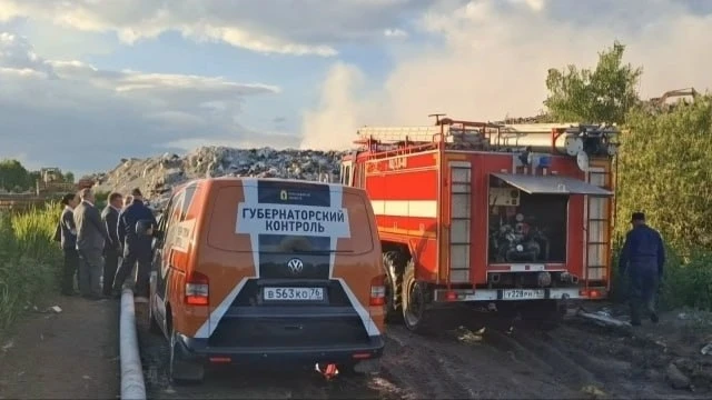 В Ростовском округе потушили пожар на полигоне отходов