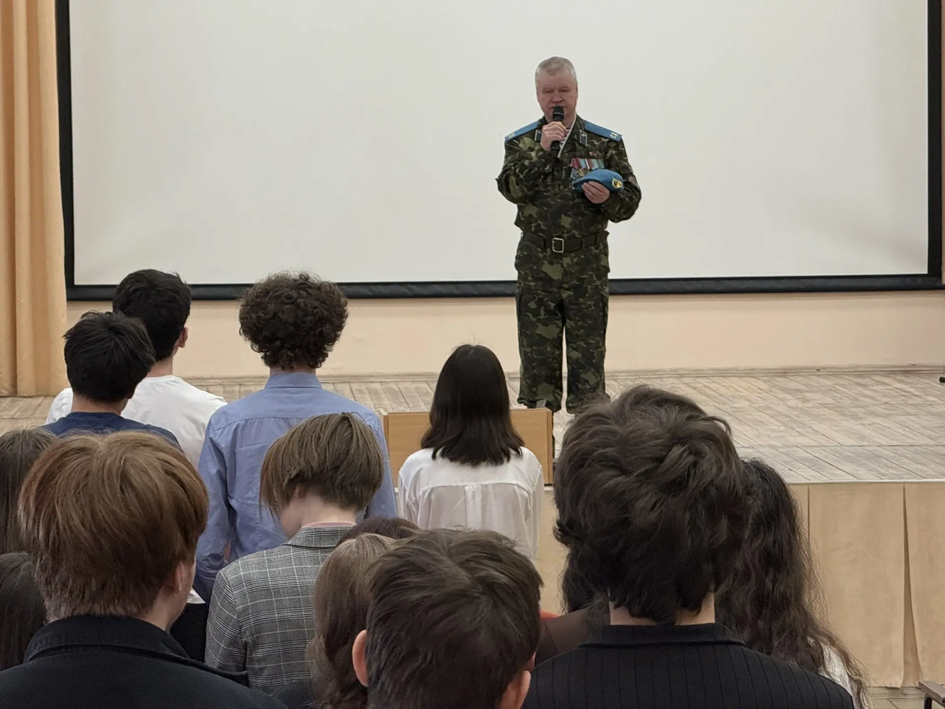 УРОК МУЖЕСТВА: мы должны знать своих героев!  17 марта в школе прошел урок мужества, который оставил