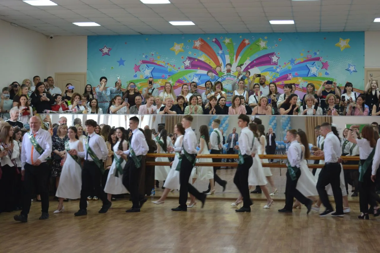 🔔 Торжественная линейка, посвящённая Последнему звонку, прошла в нашей школе!    В стенах нашей школ