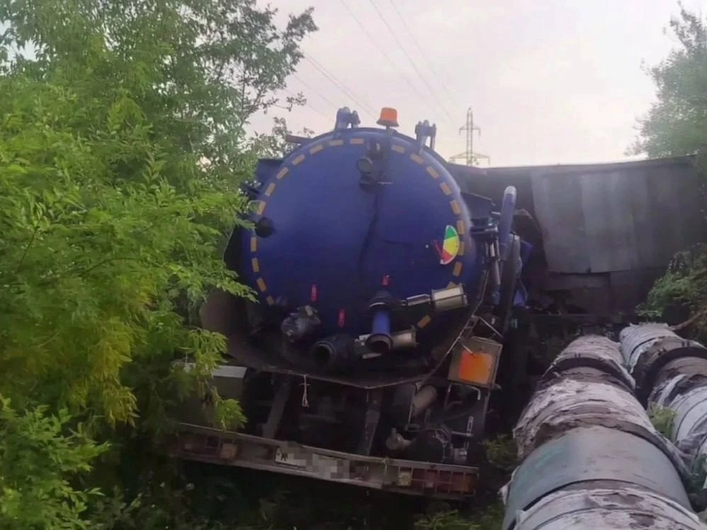 😱 В Комсомольске-на-Амуре водитель погиб в ДТП с теплотрассой, пассажир госпитализирован.

В Комсом
