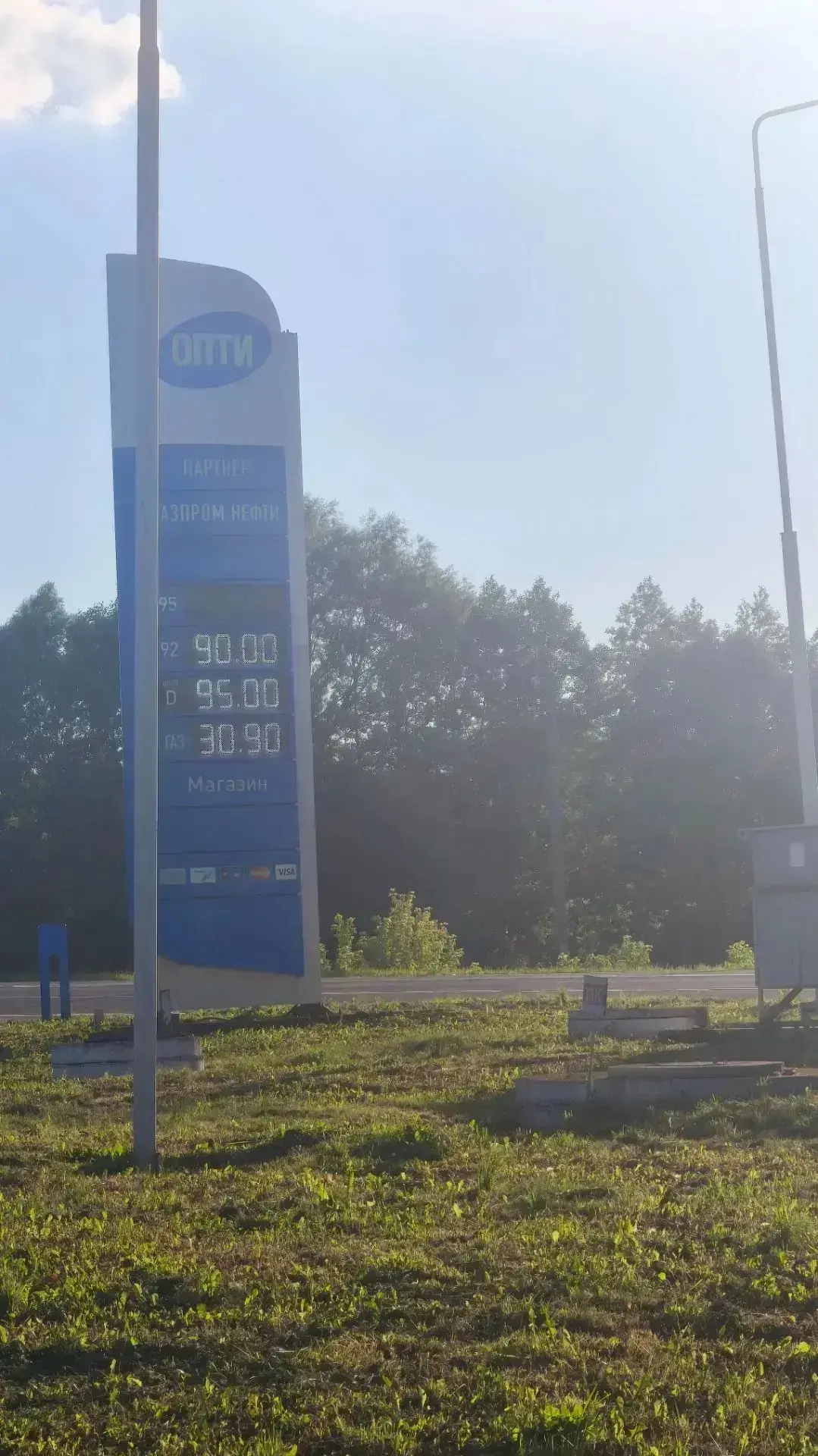 Автор: Заправка на въезде в иглино. И это не ошибка, цена реальная, три дня уже такая цена на кассе 