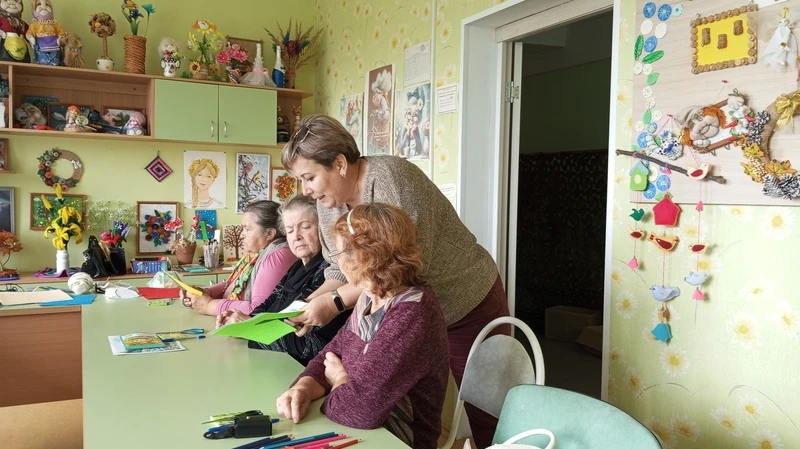 В отделении дневного пребывания ГБУ "КЦСОН Краснобаковского муниципального округа" сотр...