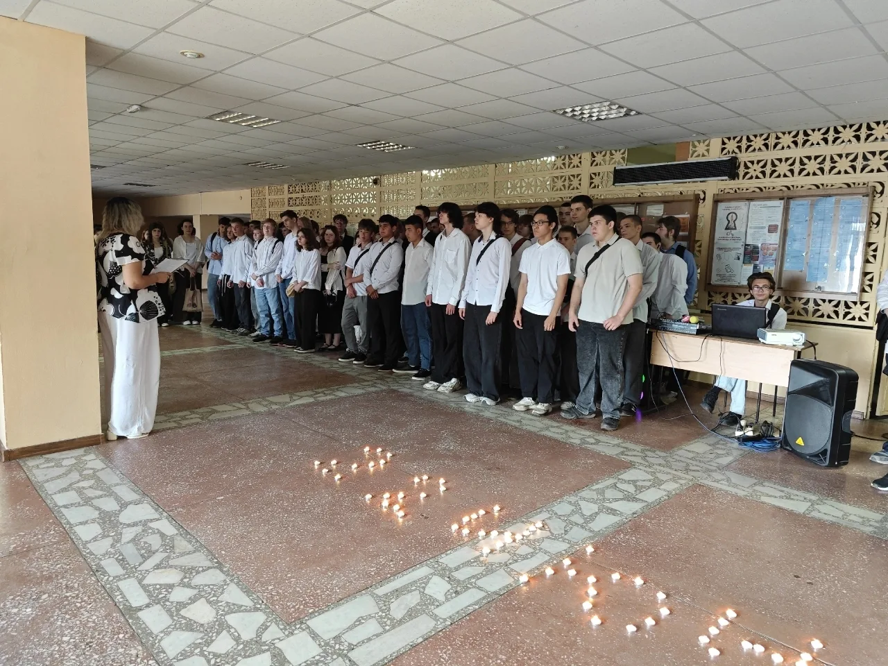 ДЕНЬ ПАМЯТИ И СКОРБИ

Студенты техникума зажгли свечи 22 июня в «День памяти и скорби».

Ребята ранн