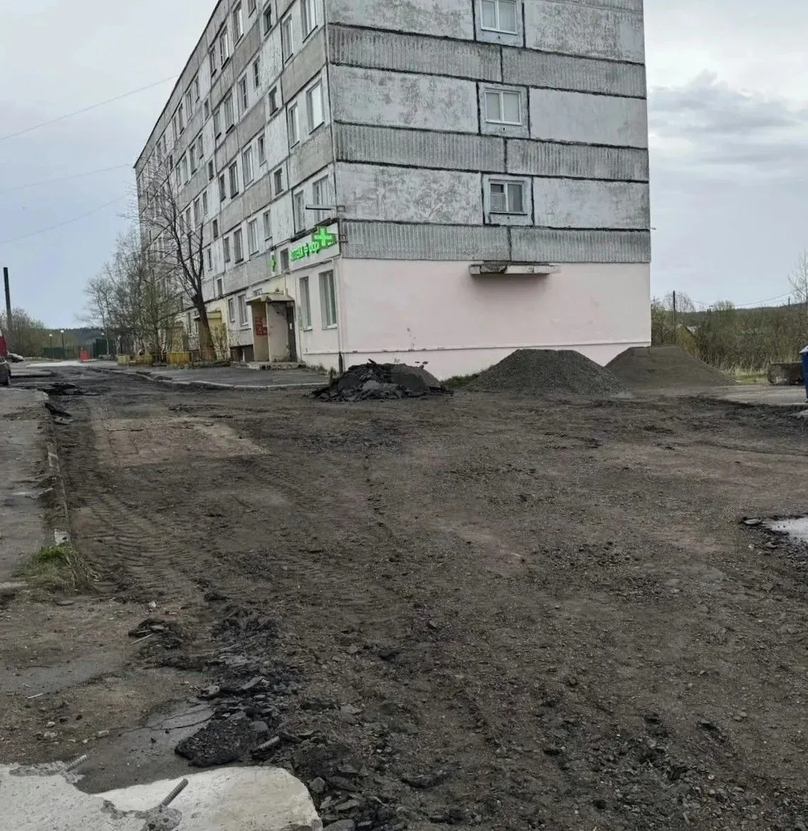 Владимир Евменьков:  При финансовой поддержке региона продолжаем обновлять дворовые проезды. В этом 