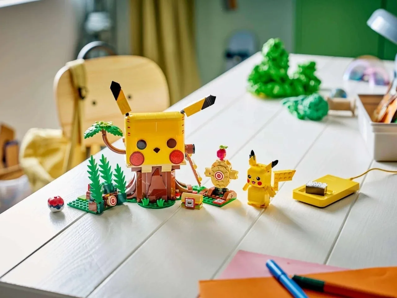 Этот Пикачу ещё и умный.

Lego и The Pokémon Company запустили линейку Pokémon Smart Play с умными к